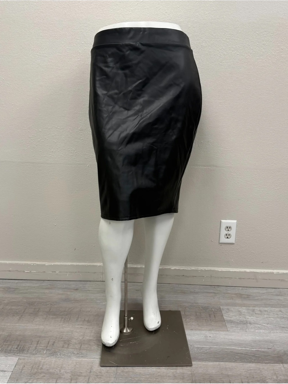Studio by Torrid Black Faux Leather Pencil Skirt - New! - Size 18/20 (2)